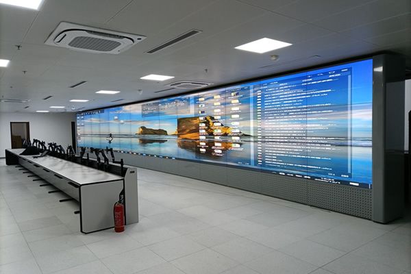大數(shù)據(jù)顯示平臺(tái)使用液晶拼接與LED顯示屏？