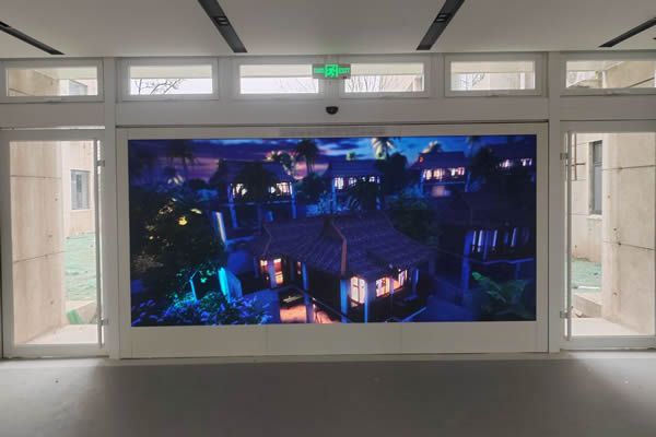酒店使用LED顯示屏好，還是液晶拼接屏好？