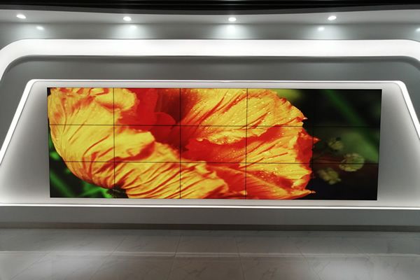 網(wǎng)絡(luò)直播間背景墻用液晶拼接屏好，還是LED顯示屏好？